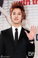 组图：韩国打造《舞林大道》 金圭丽裸背霏优雅