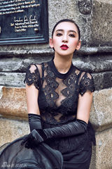 组图：曹阳拍华丽写真 优雅展现古典风情