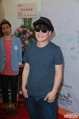 组图：陈奕迅与陈家瑛解约关系不变 待其如亲妈