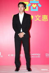 组图：纪文蕙大婚性感露半球 曾之乔杨佑宁也想婚