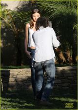 组图：米兰达可儿清新似少女 胸口大开真空激凸