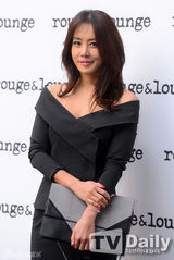 组图：李妍熙SHINee亮相活动 泰民神似元斌