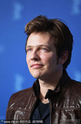 幻灯图集：《潜水艇》记者会 女主角成熟干练