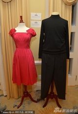 组图：林赛-罗韩出席首映金裙秀美背 红唇风骚献吻