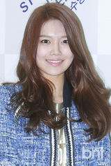 组图：少女时代秀英出席活动 短裙秀长腿