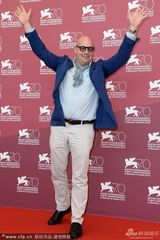 组图：《大环形路》发布 导演吉安弗兰科搞怪