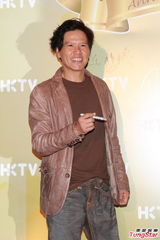 组图：香港电视办圣诞派对 王维基招揽亚视弃将