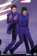 组图：韩团东方神起FTIsland等唱响K-POP演唱会