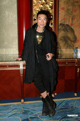 高清组图：徐若瑄深V拼性感 谈冯德伦笑而不答