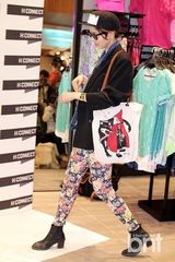 组图：SHINee等众星亮相时装品牌开店仪式