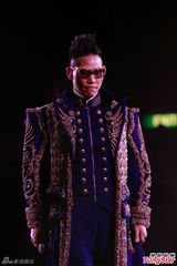 组图：big4开演唱会发红封包 互曝成员糗事