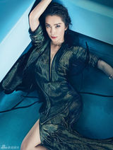 组图：李冰冰拍水下时尚大片 玩美人鱼水漾诱惑