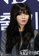 组图：4minute李秉宪After School出席商演活动记者会