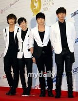 组图：张赫等出席2010首尔电视剧颁奖礼红毯