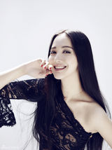 组图：韩雯雯冷艳复古装 游走时尚与文艺边缘