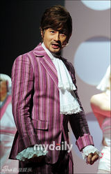 组图：Kara朴圭丽等出演音乐剧《美女的烦恼》