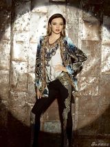 组图：米兰达时尚大片百变性感 祖母绿长裙优雅