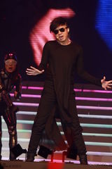 组图：亚洲流行音乐节开幕 古巨基东方神起献唱