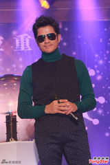 组图：郭富城斑点装亮相 墨镜遮面尽显型男范