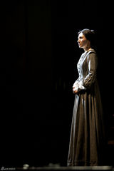 组图：袁泉再演话剧《简爱》 现场激吻王洛勇