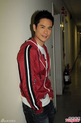 组图：胡杏儿与三视帝合作拍月历 今年放弃争视后