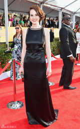 组图：19届演员工会奖举行 女星各色长裙PK红毯