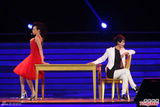 组图：李宇春莫文蔚魅惑合唱 红白玫瑰经典上演