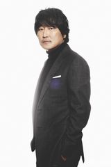 组图：《雪国列车》主创拍写真 宋康昊男人味足