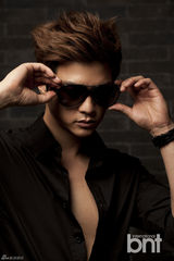 高清图：韩星金智勋拍写真 微露胸肌展致命诱惑