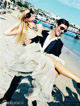 组图：帕丽斯-希尔顿白皙美胸秀发半掩