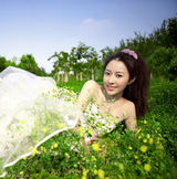 组图：赵芊羽森林系写真曝光 唯美典雅显清新气质