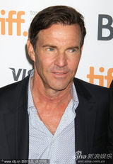 组图：《不顾一切》首映 扎克-埃夫隆西装帅气