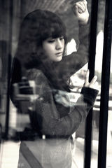 组图：香香拍摄黑白诱惑写真小露性感