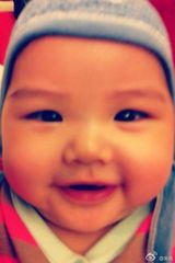 组图：朱茵出书秀爱女近照 一岁小千金接任女神