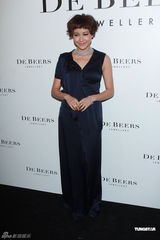 组图：赵薇忙于导演新电影 与林嘉欣分享儿女经