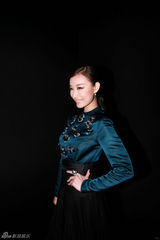 组图：倪妮亮相《Vogue》盛典 端庄大方展自信笑容