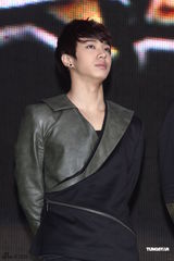 高清图：韩国五大组合天团开唱 SJ压轴掀高潮 