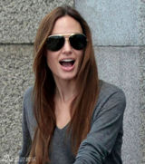 组图：安吉丽娜-朱莉携4子逛水族馆享受亲子乐