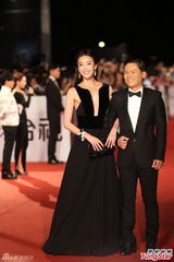 组图：隋棠黑裙爆乳装性感亮相 双球呼之欲出