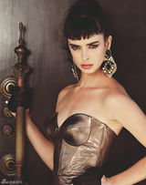 组图：克里斯滕-丽特登杂志 秀白嫩皮肤精致容颜