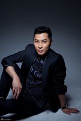 组图：谭耀文曝最新儒雅写真庆新年