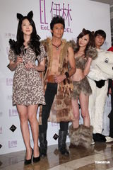 高清组图：伊林尾牙妖气通天 名模搞怪叹为观止