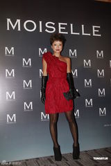 组图：陈慧琳蕾丝装优雅 徐濠萦单肩裙配皮手套