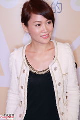 组图：梁小冰赞性教育节目 余思敏教女保护自己