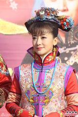 组图：安以轩新剧当新娘力挺杜淳否认当小三