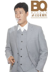 组图：于震杂志大片 绅士造型展熟男魅力