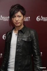 组图：倪妮出席传媒招待会 日本女星香里奈欲变打女