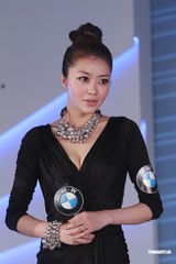 组图：熊黛林不听郭富城音乐 半露酥胸大秀性感