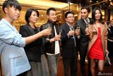 组图：佟大为宁波吸金人气爆棚 与韩火火玩换装