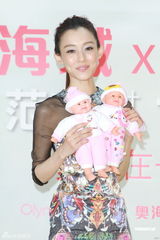 组图：范玮琪签唱会秀美腿 力撑张柏芝演技棒